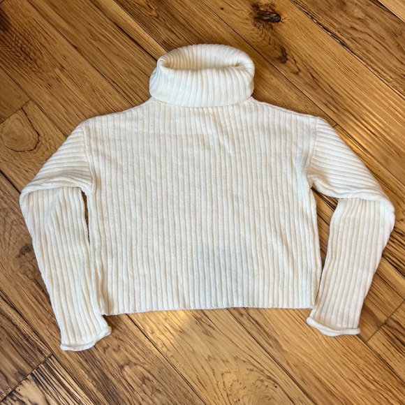 Boxy Ribbed CroppedTurtleneck Sweater Dropped Shoulder Cream Small Small - Picture 4 of 4
